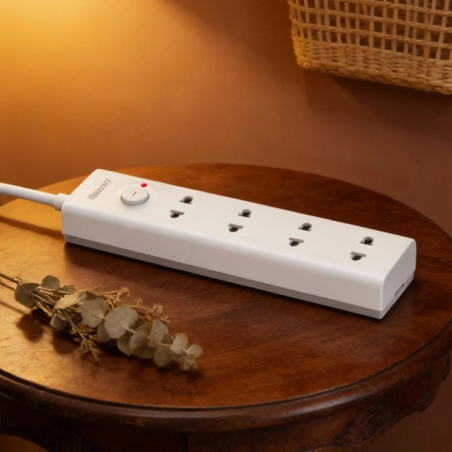 o-cam-dien-huntkey-chong-giat-chong-chay-4-o-1-cong-tac-cong-suat-2500w (4)-1768532381.webp